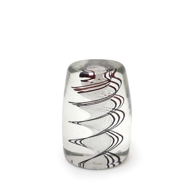 CHARLES LIN TISSOT VENINI Un fermacarte: CHARLES LIN TISSOT VENINI Un fermacarte troncoconico in vetro massiccio con zanfirico, modello '4607', circa 1955. Altezza cm 9,5. Letteratura: Marino Barovier, Carla Sonego, Paolo Venini e la sua for