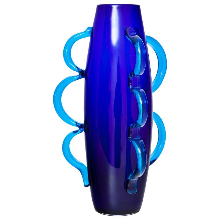 ALESSANDRO MENDINI, VENINI Un vaso modello: ALESSANDRO MENDINI, VENINI Un vaso modello 'Dor', 1994. Marca incisa. Altezza cm 31. Letteratura: Franco Deboni, i vetri Venini catalogo 1921-2007, Allemandi, Torino, 2007, Tav. 340.