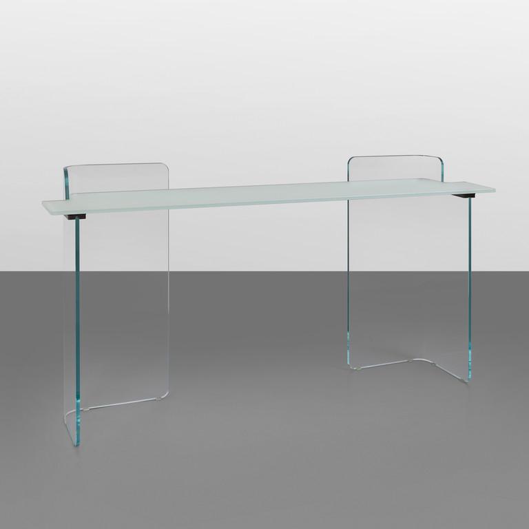 PATRICK NORGUET Una console della serie 'High (1 of 1)