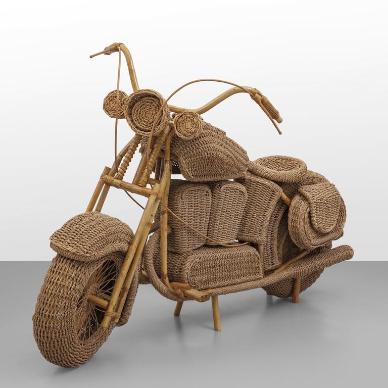 TOM DIXON  Un modello di motocicletta Harley (1 of 3)