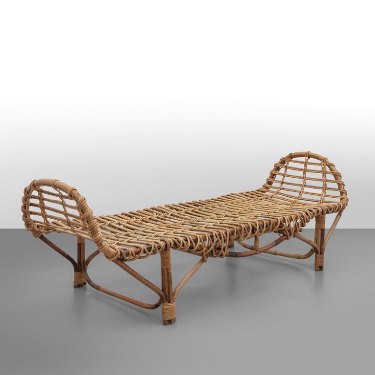 LORENZO FORGES DAVANZATI  Un divano-letto per (1 of 2)