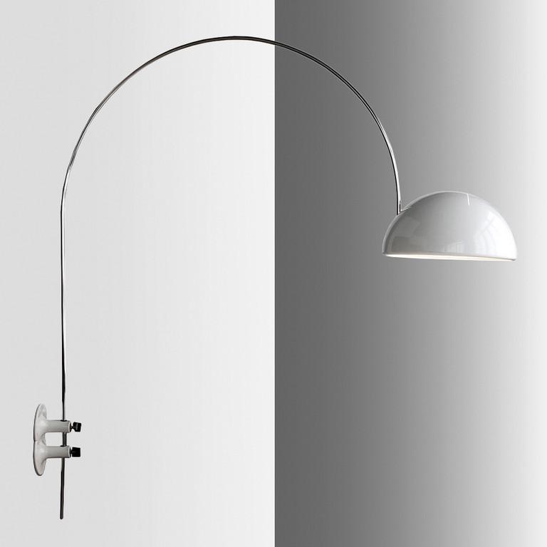 JOE COLOMBO Una lampada da parete ad arco (1 of 1)