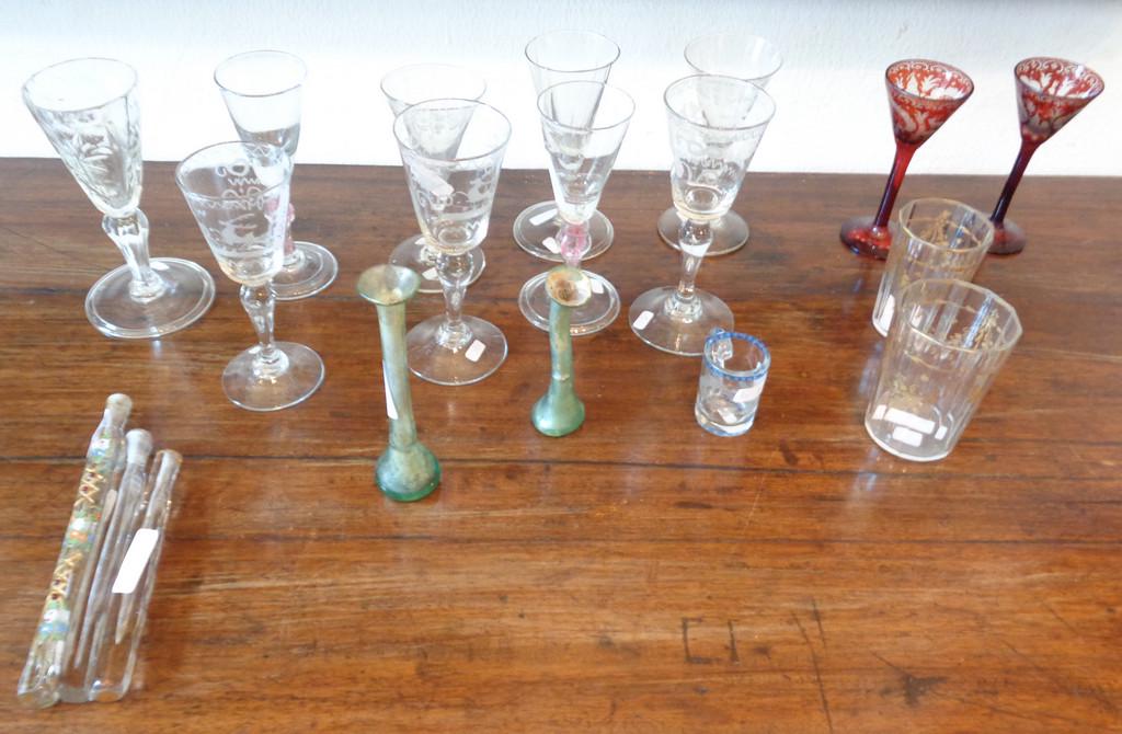 Tredici bicchieri diversi, tre portaprofumo e due (1 of 1)