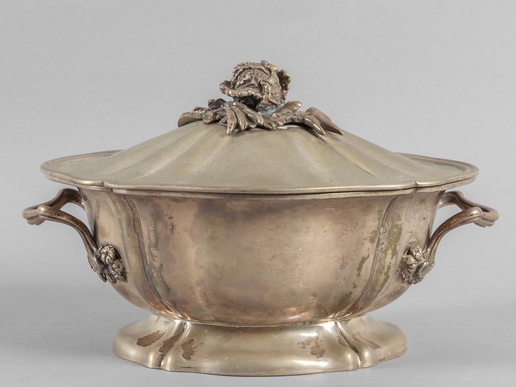 Zuppiera in argento con presa a forma di (1 of 1)