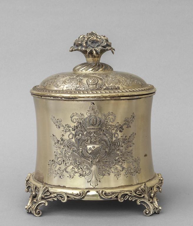 Grande scatola in argento di forma rotonda con (1 of 1)