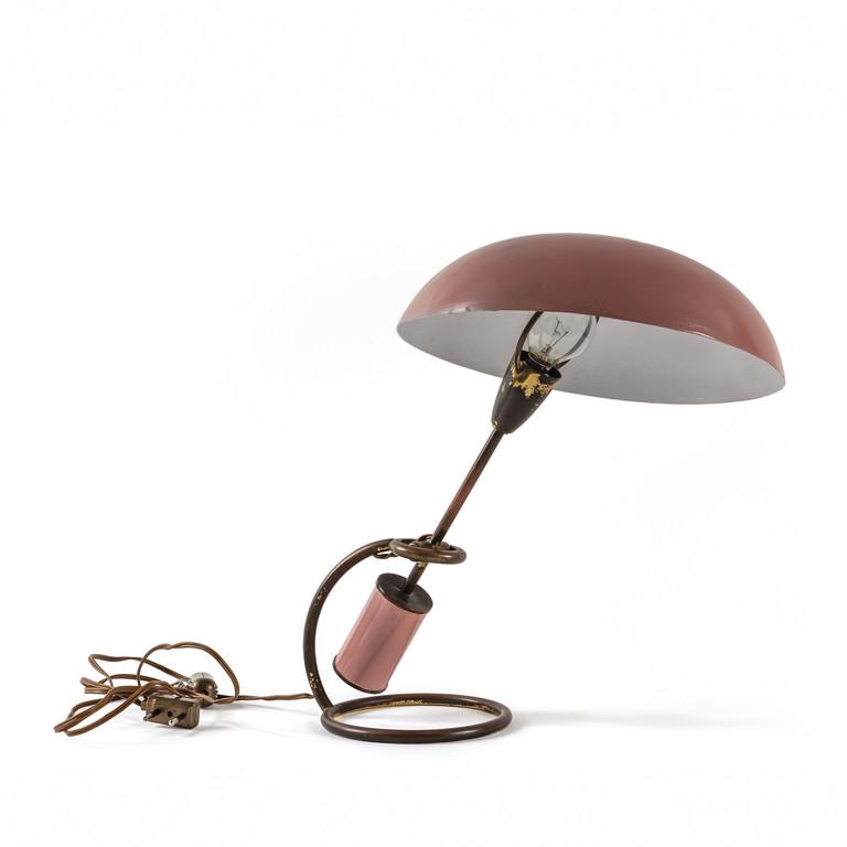 ANGELO LELII una lampada da tavolo a: ANGELO LELII una lampada da tavolo a bilanciere modello 12297 per ARREDOLUCE, circa 1953. Ottone naturale e laccato, alluminio laccato. La lampada Ã¨ stata ri-laccata non professionalmente. Altezza
