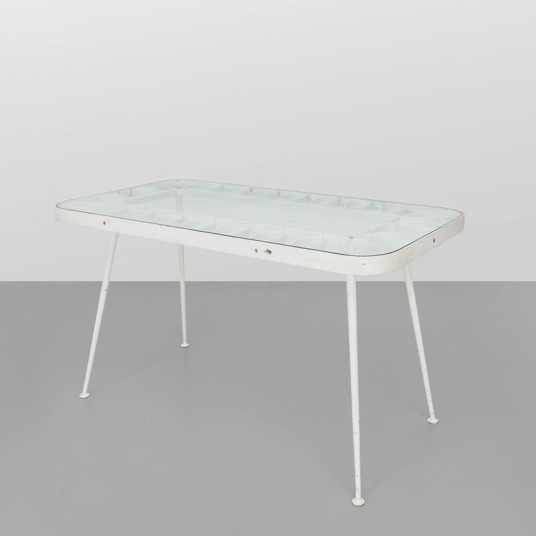 GIO PONTI Un tavolo per CASA E GIARDINO,: GIO PONTI Un tavolo per CASA E GIARDINO, circa 1948. Ferro verniciato, cristallo. Cm 77 (h) x 140 x 74. A dining table manufactured for CASA E GIARDINO, circa 1948. Varnished steel and crystal top. 30