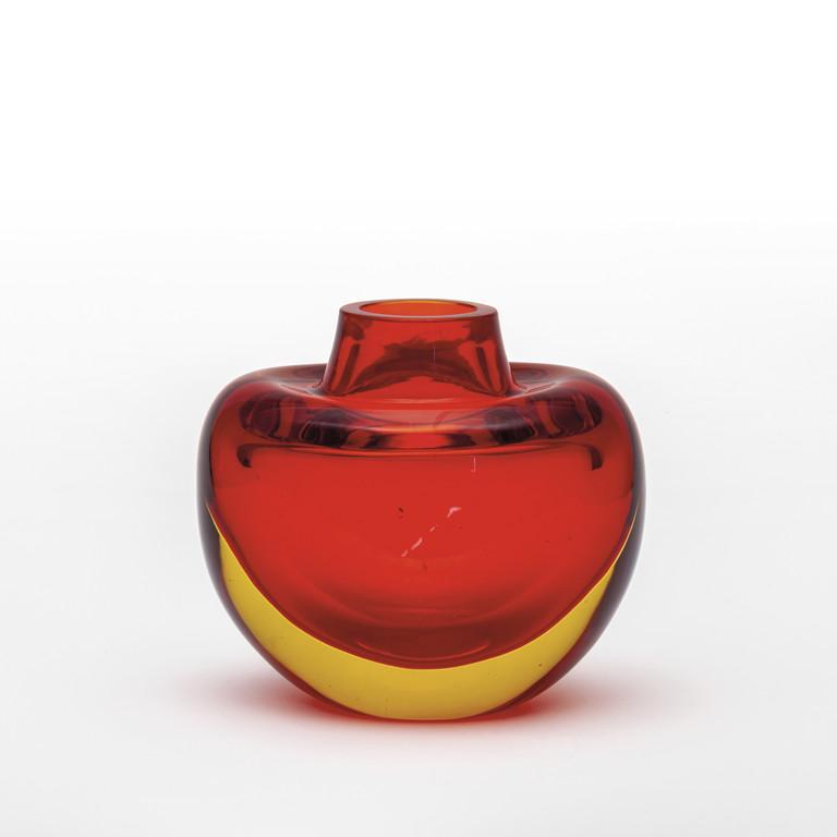 FLAVIO POLI, SEGUSO VETRI D'ARTE Un vaso in: FLAVIO POLI, SEGUSO VETRI D'ARTE Un vaso in vetro sommerso, 1955. Altezza cm 20.