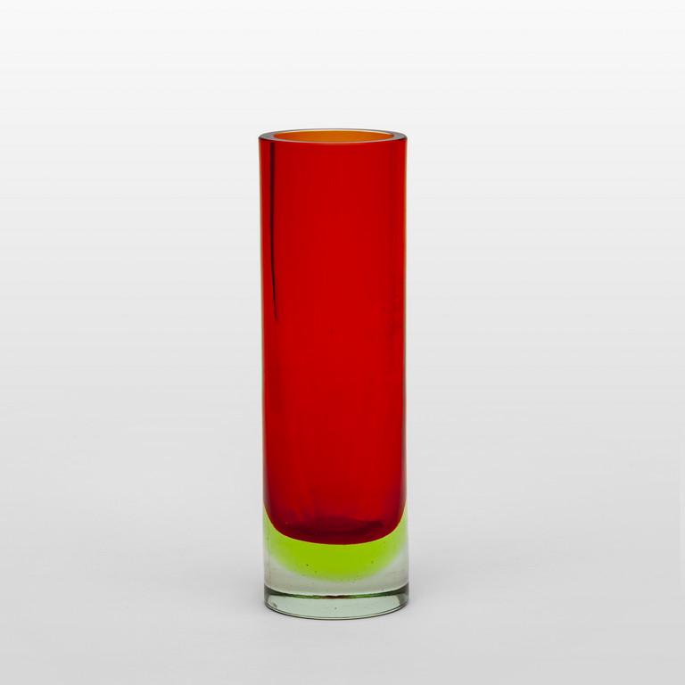 FLAVIO POLI SEGUSO VETRI D'ARTE Un vaso in: FLAVIO POLI SEGUSO VETRI D'ARTE Un vaso in vetro sommerso circa 1960. Altezza cm 28.