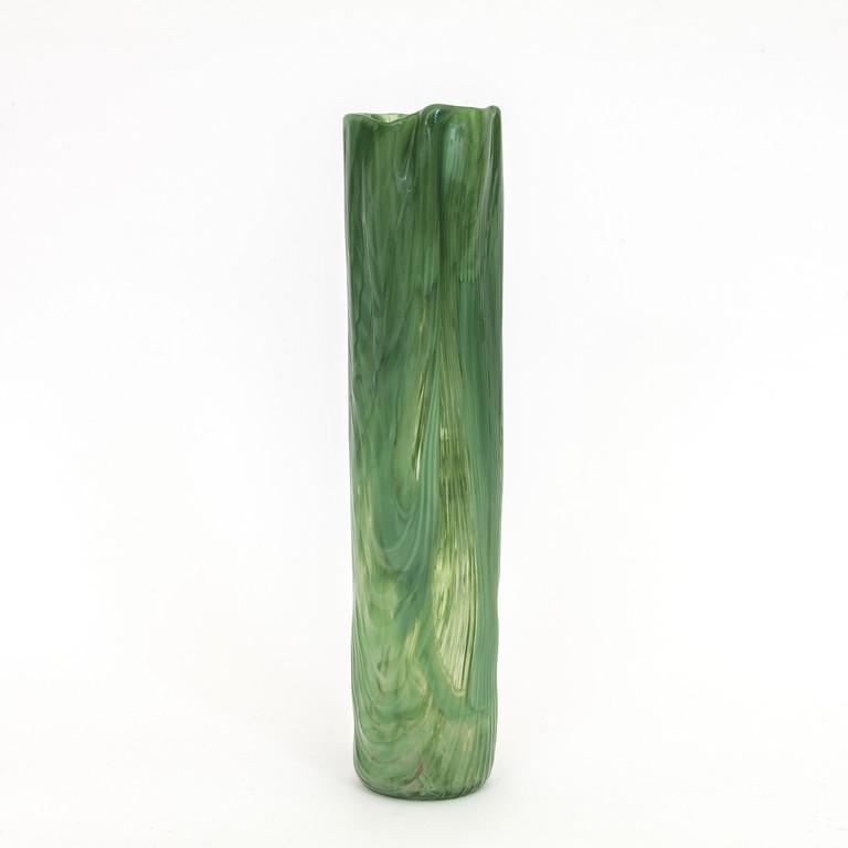 TONI ZUCCHERI, VENINI Un vaso della serie: TONI ZUCCHERI, VENINI Un vaso della serie 'Tronchi' in pasta vitrea con superficie a rilievi, circa 1966-1967 Etichetta originale Venini. Altezza cm 36. Letteratura: Franco Deboni, I vetri Venini cata