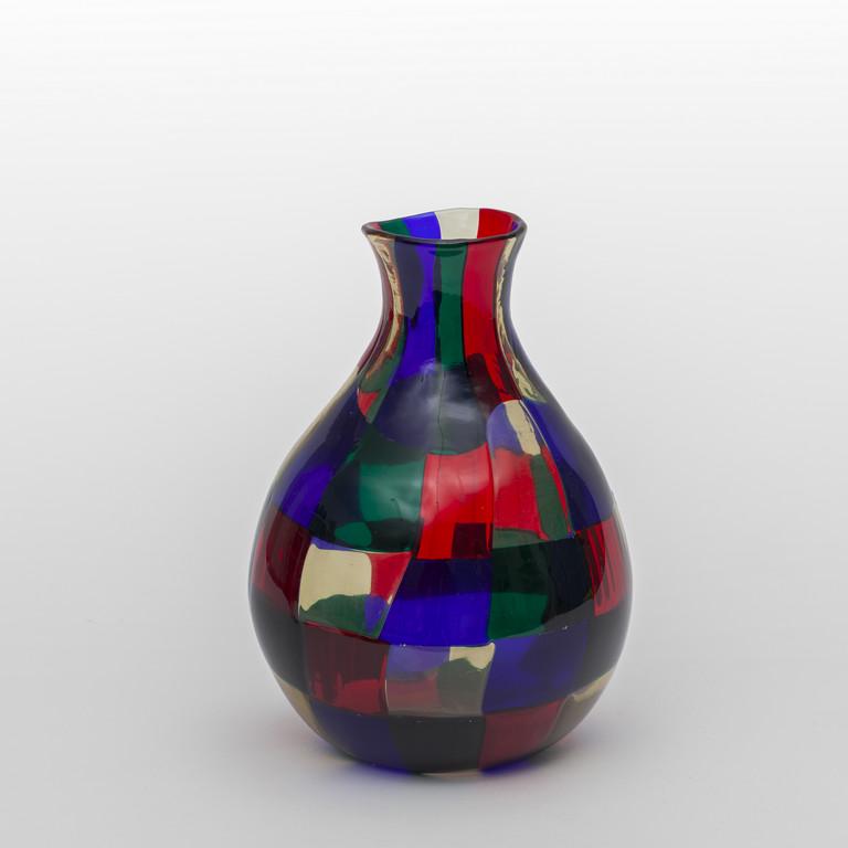 FULVIO BIANCONI VENINI Un vaso 'pezzato': FULVIO BIANCONI VENINI Un vaso 'pezzato' a tessere colorate variante 'Parigi' - 1992 Marca incisa 'venini 92 fulvio bianconi' Altezza cm 20. Letteratura: Marino Barovier, Carla Sonego ' Fulvio Biancon