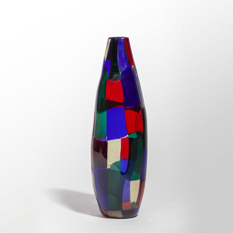 FULVIO BIANCONI VENINI Un vaso 'pezzato' a: FULVIO BIANCONI VENINI Un vaso 'pezzato' a tessere colorate variante 'Parigi' circa 1985. Marca incisa 'venini fulvio bianconi' Altezza cm 28.