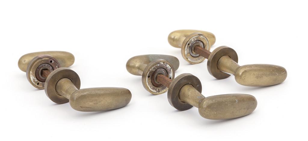 TRE COPPIE DI MANIGLIE, anni '60.  Ottone. (1 of 1)