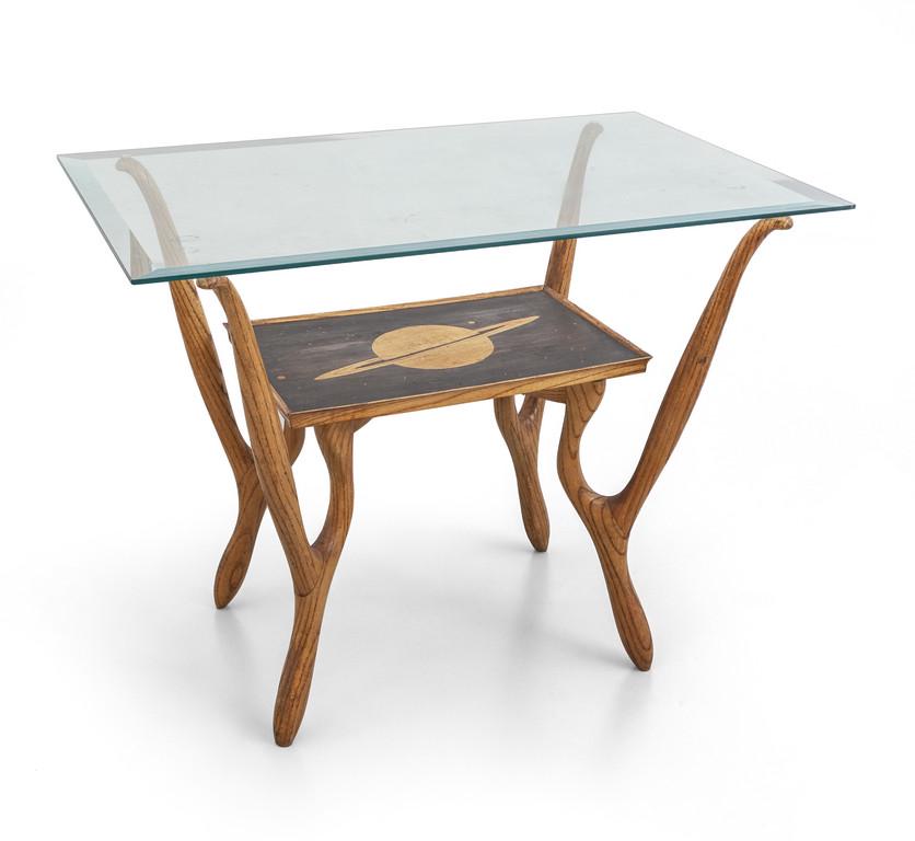 UN TAVOLINO, anni '50.  Legno di castagno, (1 of 2)