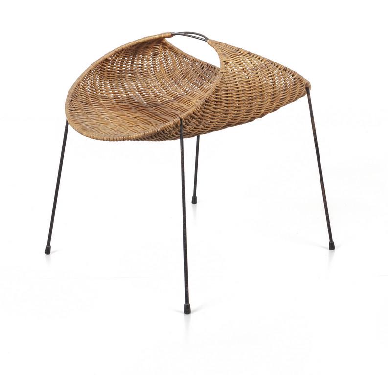 UN CESTINO PORTARIVISTE, anni '60.  Tondino di (1 of 1)