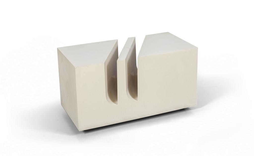 MARCO ZANUSO Un tavolino porta TV per: MARCO ZANUSO Un tavolino porta TV per BILUMEN, 1974. Resina Abs. Marcato 'Bilumen Portatelevisore Design Marco Zanuso made in Italy'. Cm 36 (h) x 70 x 35. Letteratura: Domus 533 (aprile 1974), pubblic