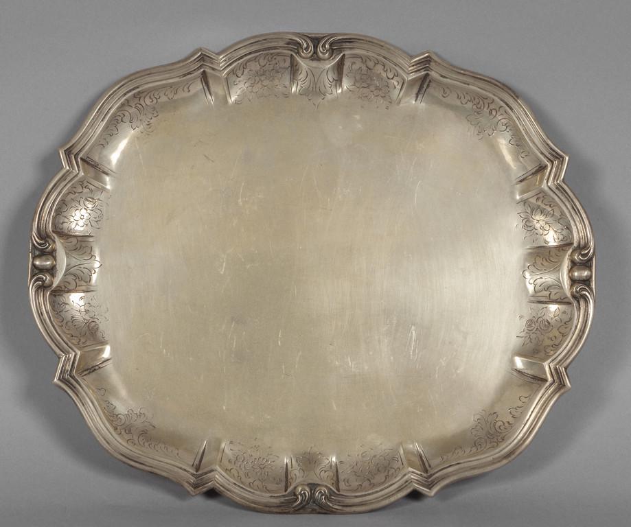Vassoio in argento lavorato e inciso con (1 of 1)