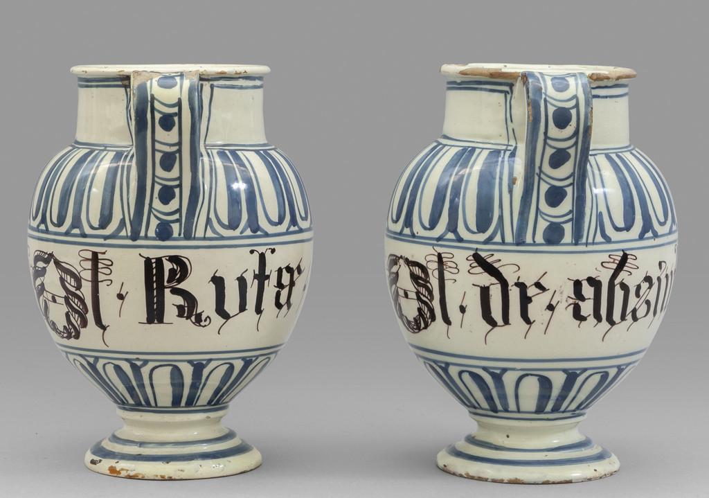 Coppia di versatoi in ceramica di Faenza, (1 of 2)