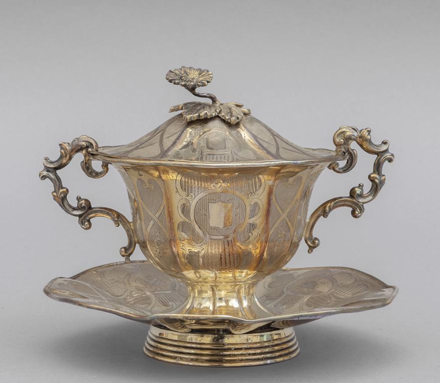 Zucchieriera in argento con sottopiatto, presa a (1 of 1)