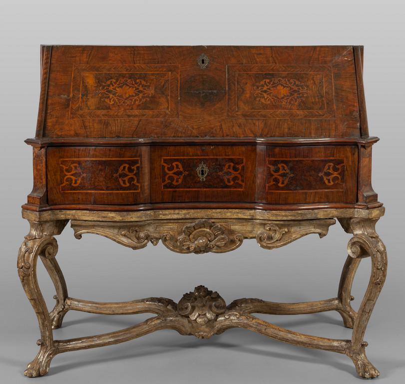 Ribalta Luigi XIV lastronata in noce e filettata (1 of 2)