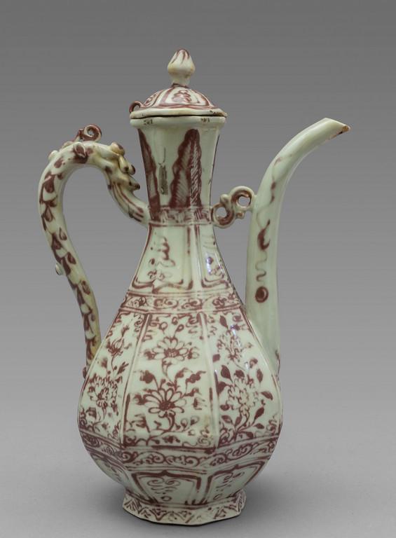 Theiera decorata in rosso su fondo bianco a (1 of 1)