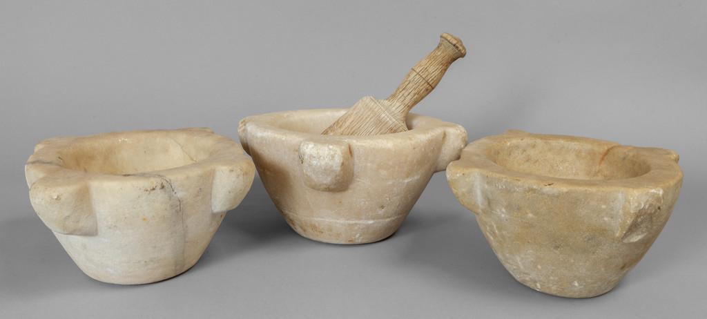 Tre mortai in marmo e un pestello, Genova sec.XIX (1 of 1)