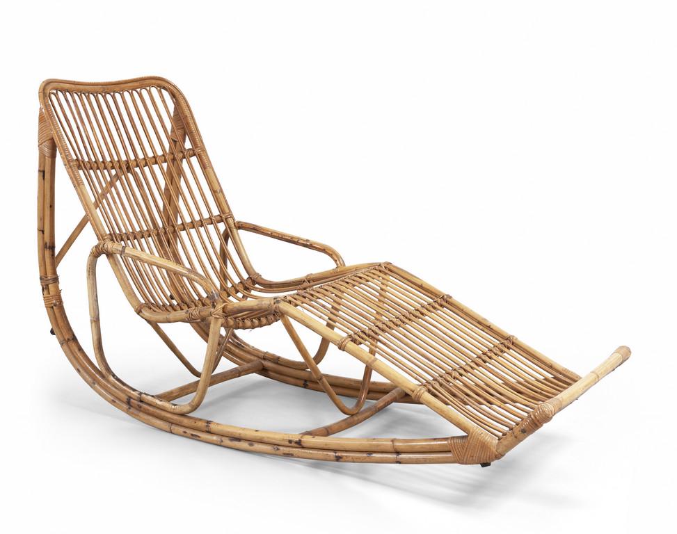 UNA CHAISE-LONGUE A DONDOLO, anni '60. (1 of 2)