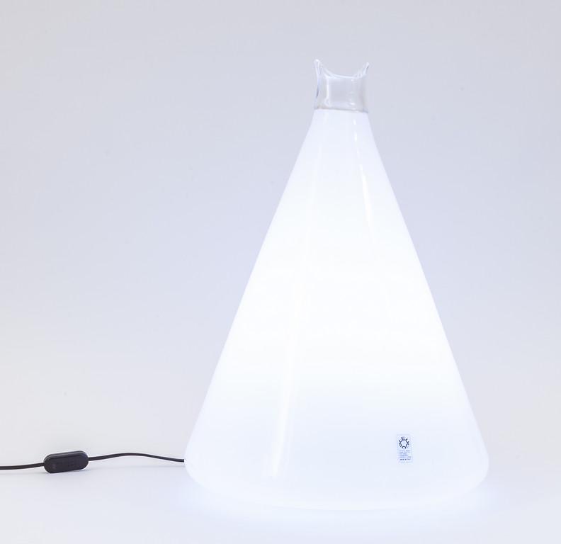 NOTI MASSARI Una lampada da tavolo 'Buto' per (1 of 3)