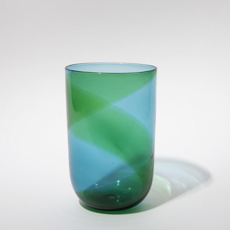 TAPIO WIRKKALA, VENINI Un vaso 'Coreano' a: TAPIO WIRKKALA, VENINI Un vaso 'Coreano' a fasce di colore, 1966. Marca incisa 'venini italia tw'. Altezza cm 21. Letteratura: Franco Deboni, I vetri Venini catalogo 1921-2007, Allemandi, Torino 2007,