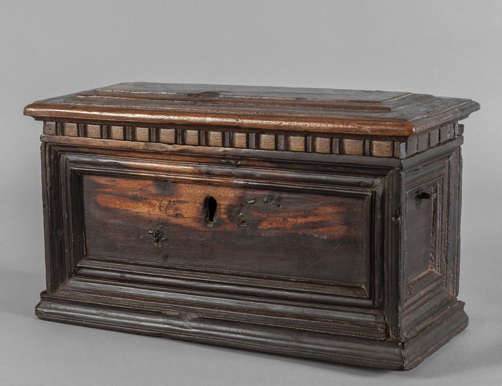 Cassina portaunguenti in noce, Toscana (1 of 1)