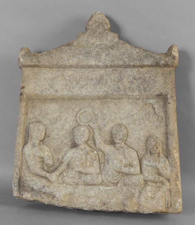 Altorilievo in marmo decorato con figure (1 of 1)