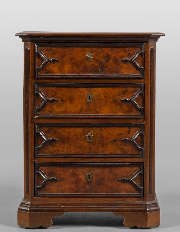 Mobiletto a quattro cassetti con cornicette nere, (1 of 1)