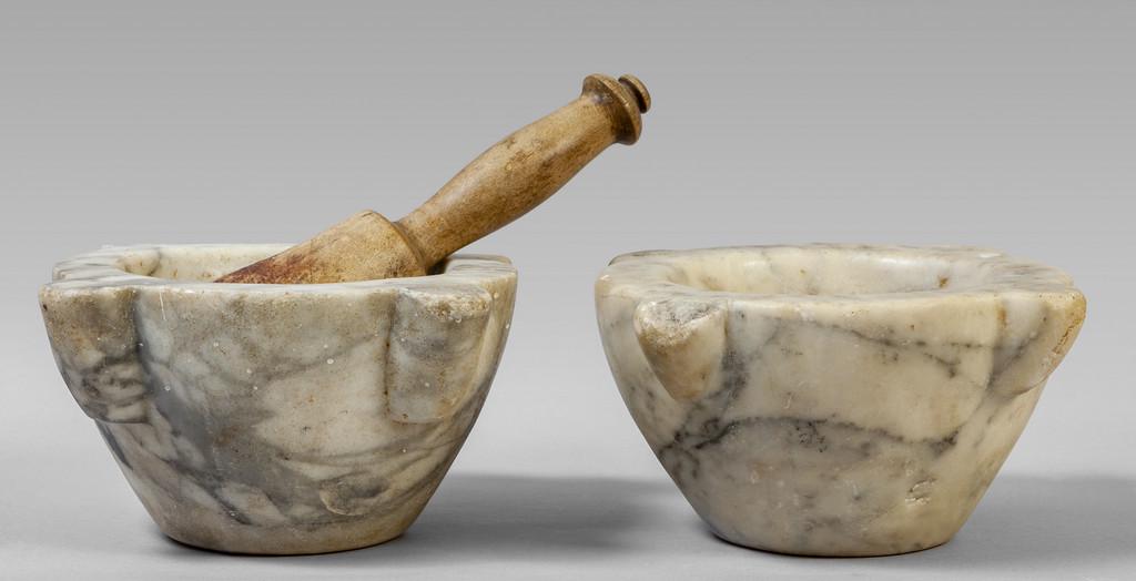 Coppia di mortai in marmo ed un pestello in (1 of 1)