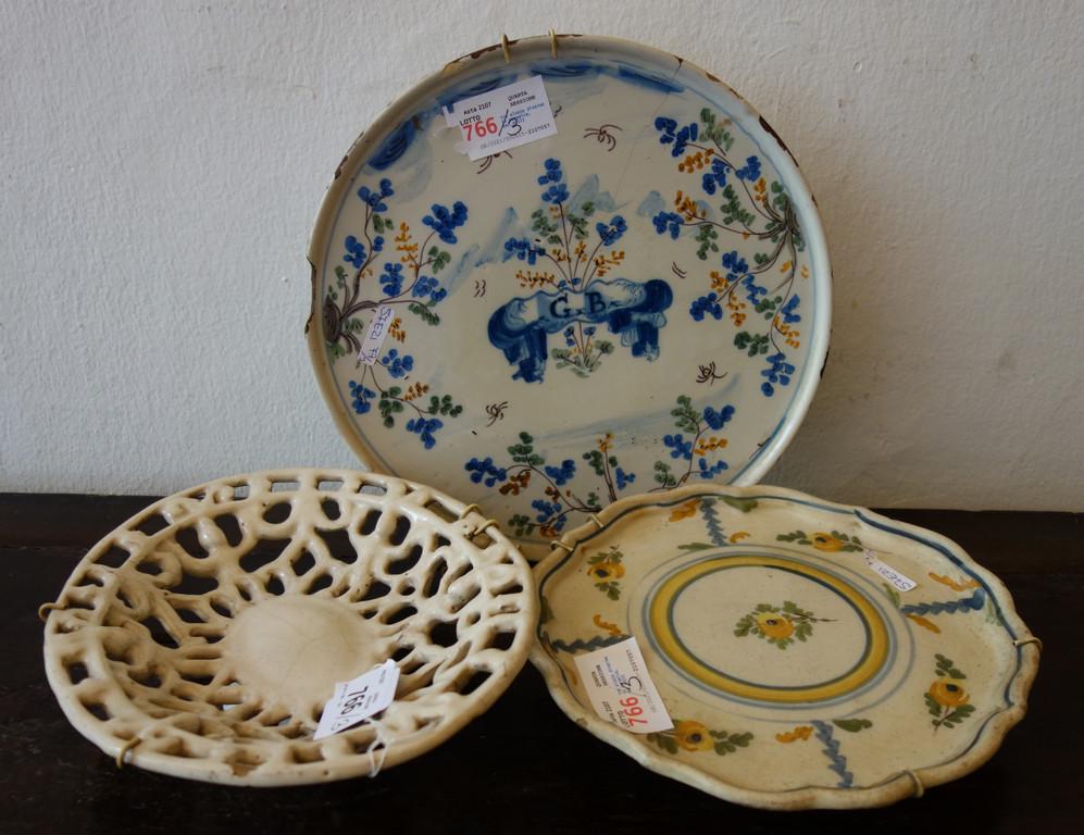 Tre alzate diverse in ceramica, sec.XVIII (1 of 1)