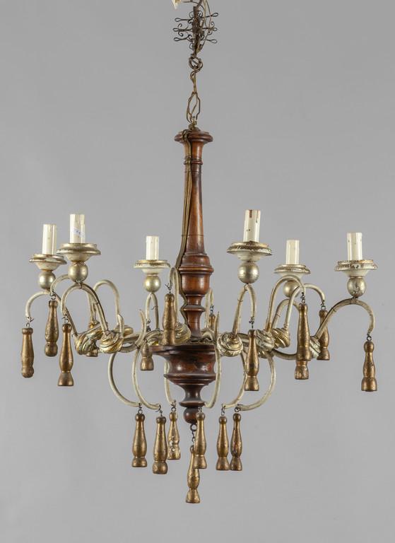Lampadario a rocchetto a sei luci, fusto in legno: Lampadario a rocchetto a sei luci, fusto in legno con bracci in ferro diam.cm.66xh.66