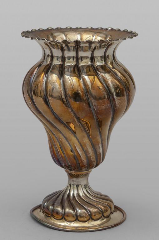 Vaso in argento di forma mossa h.cm.24, gr.440 (1 of 1)