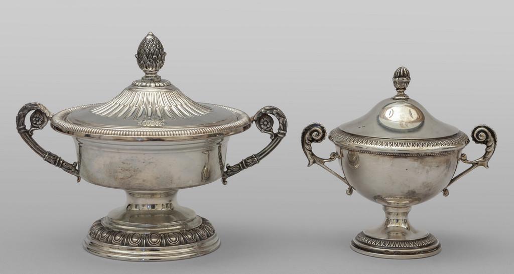 Due zuccheriere in argento con (1 of 2)