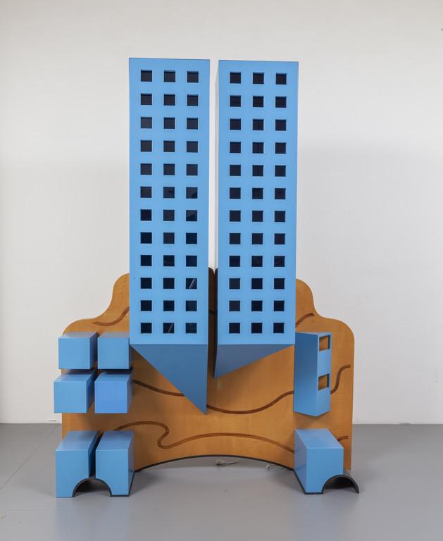 CARLA VENOSTA Un mobile "Costanza e Costanza",: CARLA VENOSTA Un mobile "Costanza e Costanza", esemplare unico eseguito da Brugnoli Mobili, CantÃ¹, 1987. Legno impiallacciato in acero con inserti in bois de rose, legno laccato, ripiani interni in