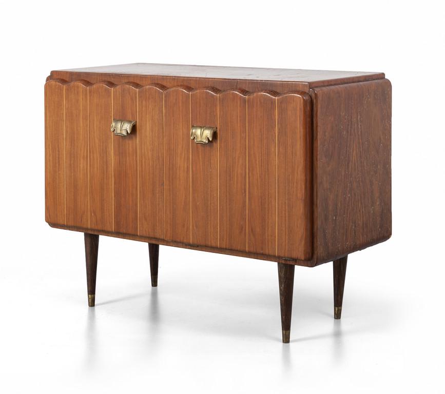 UN MOBILE-BAR, anni "50.  Legno impiallacciato (1 of 3)