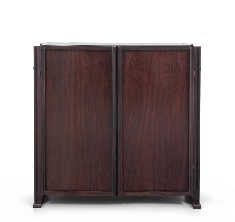 UN MOBILE CONTENITORE, anni "60.  Legno di (1 of 4)