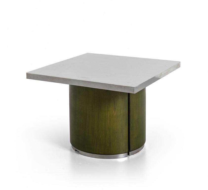 UN TAVOLINO, anni "70 Compensato curvato tinto (1 of 3)