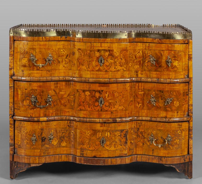 ComÃ² riccamente lastronato ed intarsiato a motivi (1 of 3)