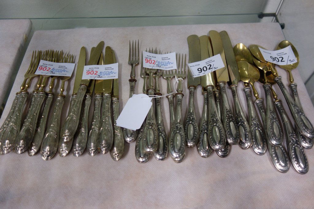 Due servizi da dolce in argento, uno completo da (1 of 1)