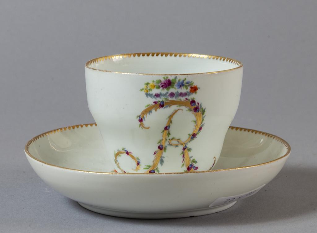 Tazzina in porcellana di Meissen decorata in (1 of 2)