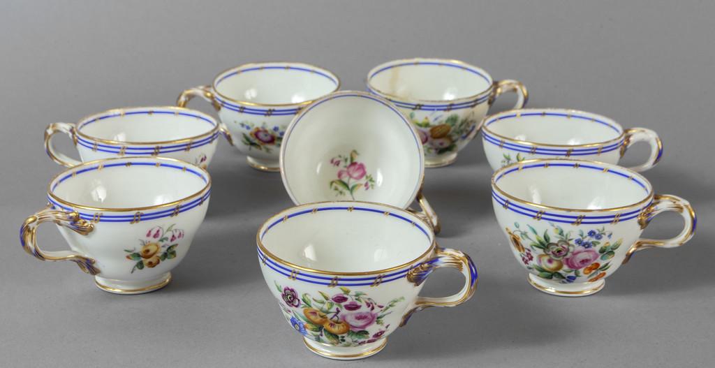 Otto tazze in porcellana di Sevres (1 of 2)
