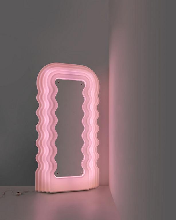 ETTORE SOTTSASS Uno specchio da parete (1 of 4)