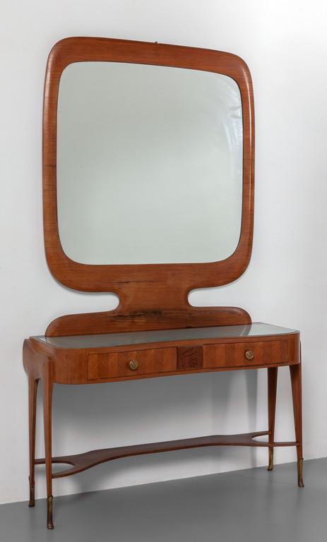 UNA TOILETTE, anni '50.   Legno di noce, legno (1 of 1)