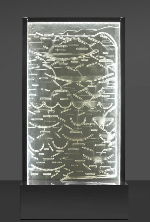 FRANCO ASSETTO (1911-1991) Fontana (Brevetto: FRANCO ASSETTO (1911-1991) Fontana (Brevetto Mod Ind 159943) scultura luminosa in plexiglass e giochi d'acqua con pompa elettrica cm 213x107x40 firmato in basso a destra Fontana (Brevetto Mod Ind 1599