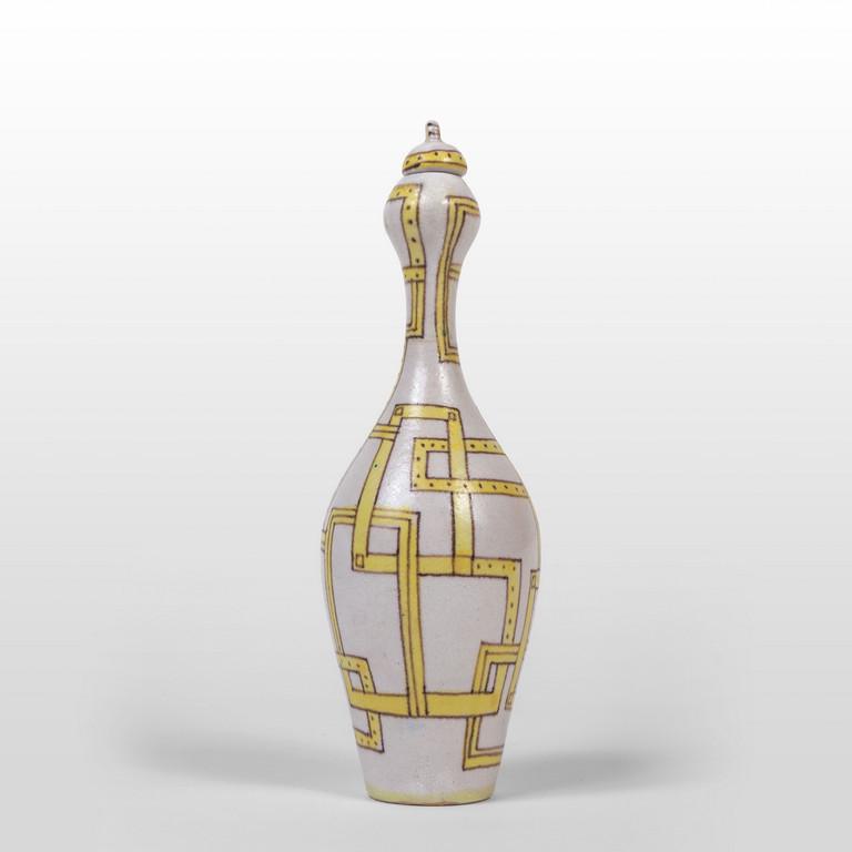 GUIDO GAMBONE Una bottiglia, anni: GUIDO GAMBONE Una bottiglia, anni '50 Ceramica formata al tornio e decorata a mano. Marcata 'Gambone Italy' e con l'asinello. Altezza cm 34. A bottle, 1950's. Hand decorated turned ceramic. Marked 'Ga