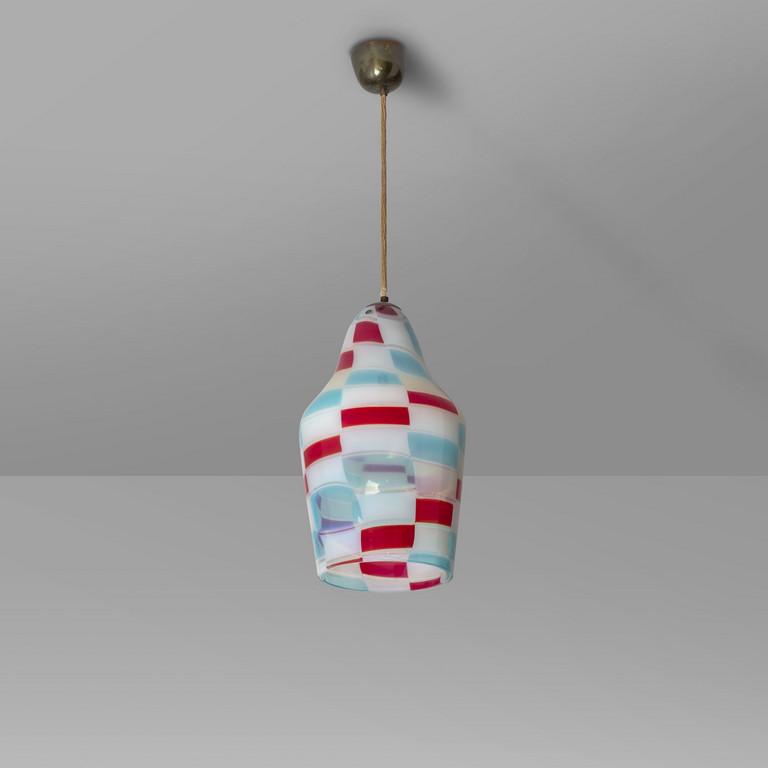 ERCOLE BAROVIER, BAROVIER & TOSO Una lampada: ERCOLE BAROVIER, BAROVIER & TOSO Una lampada a sospensione, 1956. Vetro diffusore soffiato a tessere colorate, ottone. Altezza del diffusore cm 35. A hanging lamp, 1956. Colored tiles blown glass and 